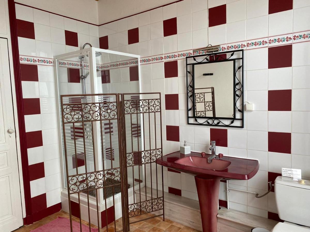 Bed and Breakfast La Gare Gondrin Exterior foto