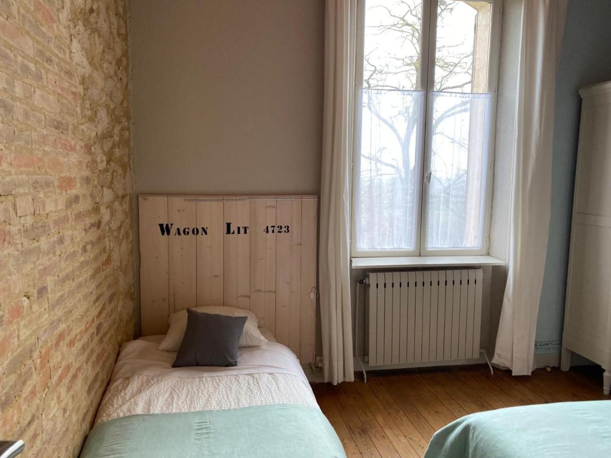 Bed and Breakfast La Gare Gondrin Exterior foto