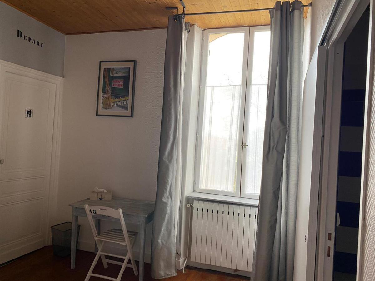 Bed and Breakfast La Gare Gondrin Exterior foto