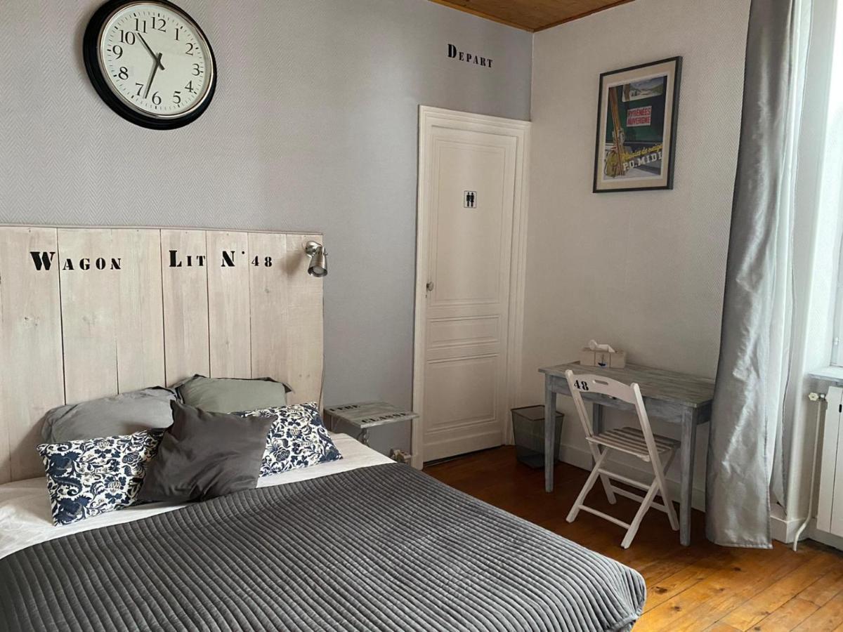 Bed and Breakfast La Gare Gondrin Exterior foto
