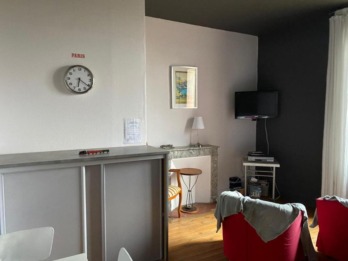 Bed and Breakfast La Gare Gondrin Exterior foto