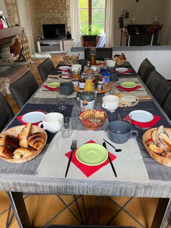 Bed and Breakfast La Gare Gondrin Exterior foto