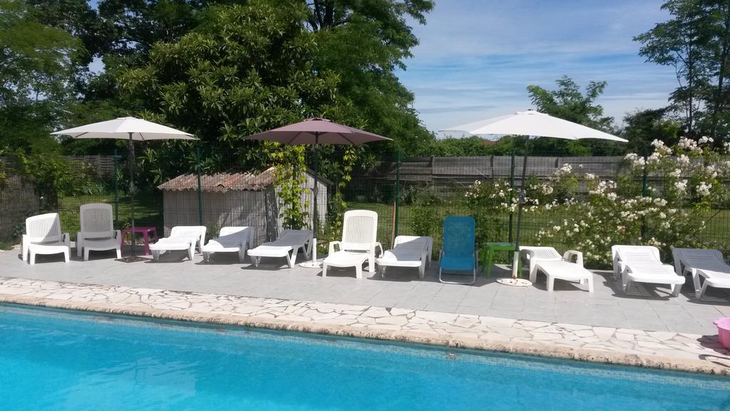 Bed and Breakfast La Gare Gondrin Exterior foto