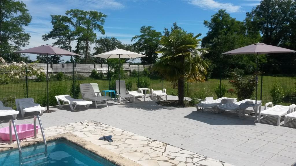 Bed and Breakfast La Gare Gondrin Exterior foto