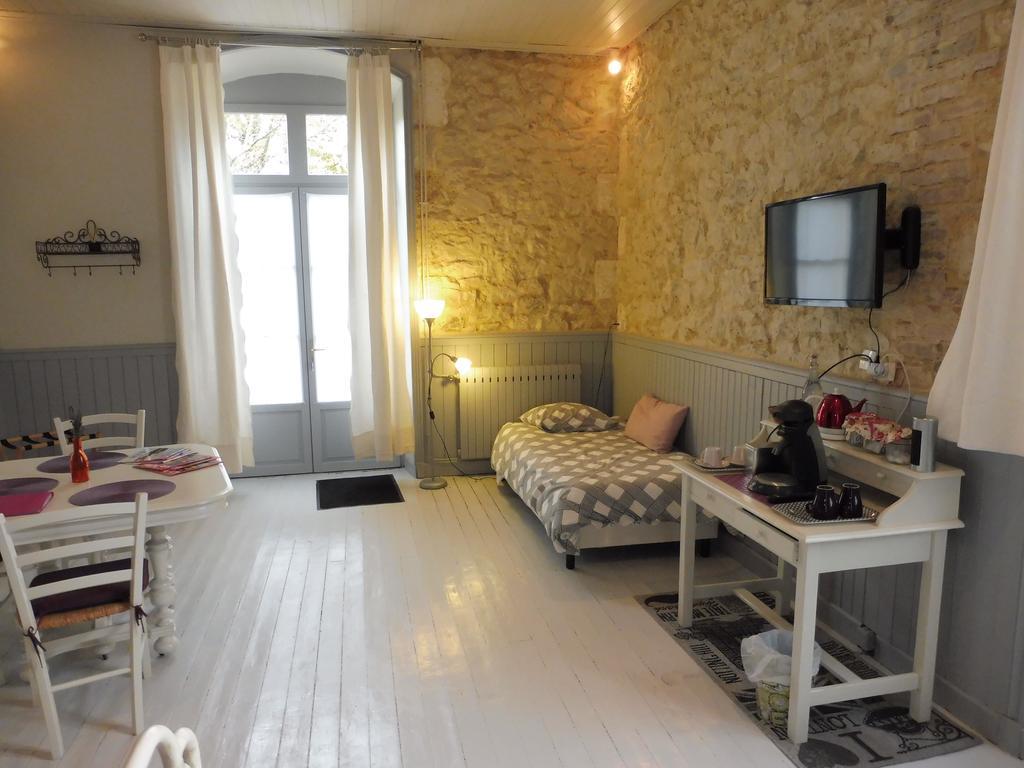 Bed and Breakfast La Gare Gondrin Exterior foto