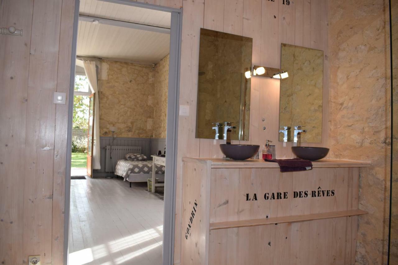 Bed and Breakfast La Gare Gondrin Exterior foto